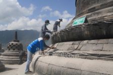 Debu Vulkanik Tutupi Borobudur - JPNN.com