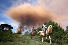 Gunung Bromo Erupsi Mayor - JPNN.com