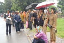 Hendak Demo ke Kemenpan, Ratusan PNS Dianulir Tersesat - JPNN.com