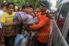 Wawali Salurkan Bantuan, Wali Kota Doakan Korban - JPNN.com