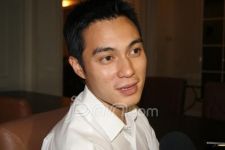 Baim Wong Belajar Ibadah dari Dude Harlino - JPNN.com