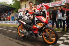 Pedrosa Motor Baru, Stoner Cuma Mesin - JPNN.com