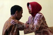 Sungkem Ibunda, Jokowi Diwejang - JPNN.com