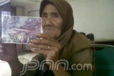 Tanah Diserobot Aparat, Nenek Warsiah Datangi DPR - JPNN.com