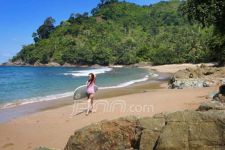Destinasi Wisata Alam Wajib Dikunjungi di Malang, Pantai Bolu-Bolu - JPNN.com