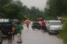 Akibat Banjir dan Longsor Jalan Lintas Riau-Sumbar Putus Total - JPNN.com