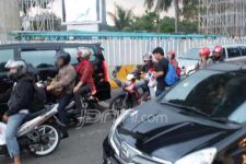 Wartawan Trunojoyo Bagi-bagi Takjil, Sekejap Ludes.. - JPNN.com