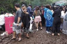 Lihat nih, Pengunjung Lalala Festival Harus Becek-becekan - JPNN.com