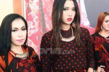 Pesona Batik Majapahit, Paduan Motif Solo dan Warna Gula Jawa - JPNN.com