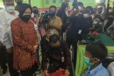 Mensos Bu Risma Salurkan Bantuan Rp 297 Juta, Berkah Jumat Bagi Anak Kelainan Penglihatan - JPNN.com Sultra