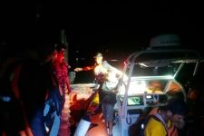 Basarnas Kendari Evakuasi 12 Penumpang KM Taman Wisata di Perairan Wakatobi - JPNN.com Sultra