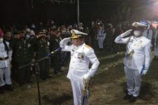 Pemakaman Lettu Marinir Iqbal, Pesan Danlantamal VI Makassar Laksma Benny Bikin Haru - JPNN.com Sultra