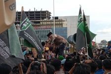 Bupati Banyumas Achmad Husein Bersama Mahasiswa Tolak Penundaan Pemilu - JPNN.com Sultra