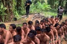 Lihat, 40 Warga Ditangkap, Tangan Mereka Diikat Tali dan Bertelanjang Dada - JPNN.com Sultra