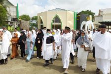 Calon Jemaah Haji Kendari Belajar Tawaf dan Lempar Jamrah  - JPNN.com Sultra