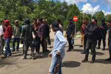 Keluarga Korban yang Meninggal di Tahanan Polres Muna Demo di Mapolda Sultra - JPNN.com Sultra