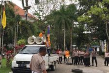 BEM UHO Demo Rektor Desak Jatuhkan Sanksi Kepada Guru Besar Tersangka Pencabulan Mahasiswi - JPNN.com Sultra