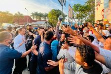 Tiba di Baubau, Jokowi Memilih Berjalan Kaki Menuju Hotel - JPNN.com Sultra