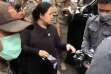 Viral, Wajah Cemberut Puan Maharani saat Membagikan Kaus - JPNN.com Sultra
