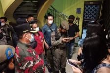 Satpol PP Padang Tindak Dua Tempat Hiburan - JPNN.com Sumbar