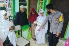 Warga Limapuluh Kota Menemukan Bayi Berlumuran Darah di Teras Masjid - JPNN.com Sumbar