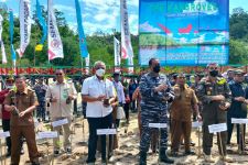 TNI AL dan PT Semen Padang Tanam  Mangrove di Nagari Sungai Pinang - JPNN.com Sumbar