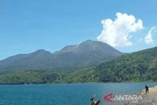 Merah Putih Bakal Berkibar di Puncak Gunung Talang, Bupati Solok Siap Mendaki - JPNN.com Sumbar