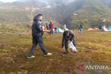 Bupati Solok Minta Seluruh Pendaki Pungut Sampah dari Puncak Gunung Talang - JPNN.com Sumbar