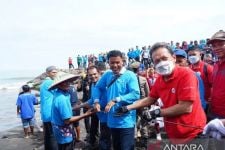 Menteri KKP: Tradisi Maelo Pukek Harus Dilestarikan - JPNN.com Sumbar