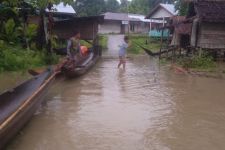 Hujan Terus Melanda Pulau Siberut, Empat Dusun di Desa Matotonan Terendam Banjir - JPNN.com Sumbar