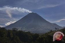 Kuota dan Waktu Pendakian Gunung Merapi Dibatasi - JPNN.com Sumbar