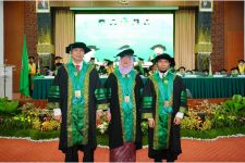 Unand Mengukuhkan Tiga Guru Besar Fakultas Kedokteran - JPNN.com Sumbar