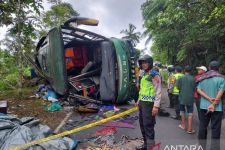 Bus ALS Terguling saat Sistem One Way di Malalak,  Seorang Dinyatakan Meninggal Dunia - JPNN.com Sumbar