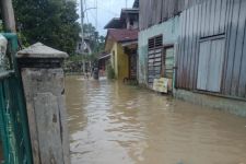 Medan Banjir, Puluhan Rumah di Gang Merdeka Masih Terendam dan Warga Terpaksa Mengungsi - JPNN.com Sumut