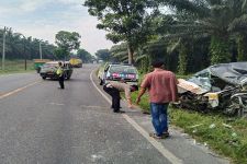 Ambulans Oleng dan Tabrak Truk di Batu Bara, Seorang Nakes Tewas - JPNN.com Sumut