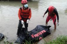 Lansia yang Terjatuh ke Sungai Seusai Minum Tuak Ditemukan, Jasadnya Tersangkut di Perahu Nelayan - JPNN.com Sumut