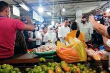 Jokowi Beli Jagung di Pasar Petisah dengan Harga Mahal, Pedagang: Sering-seringlah Bapak Ke Sini - JPNN.com Sumut