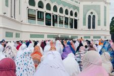 Melihat Suasana Salat Iduladha di Masjid Peninggalan Kesultanan Deli Medan - JPNN.com Sumut