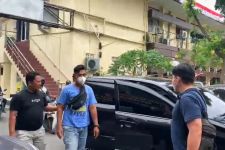 Aksi Begal Payudara di Medan Viral, Pelaku Diringkus, Lihat Wajahnya saat Digiring Polisi - JPNN.com Sumut