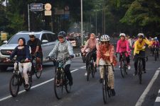 Puluhan Perempuan Berkebaya Gowes Keliling Kota, Ada Istri Edy Rahmayadi dan Irjen Panca - JPNN.com Sumut