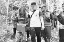 Mak-mak Ini Tewas Dibunuh Pakai Parang, Wajah Pelaku Masih Berlumuran Darah saat Ditangkap Polisi - JPNN.com Sumut