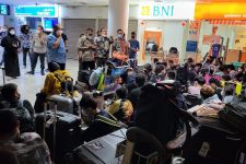 Ratusan PMI Ilegal Ini Mau Dibawa ke Kamboja, Beruntung Dihadang Petugas di Bandara Kualanamu - JPNN.com Sumut