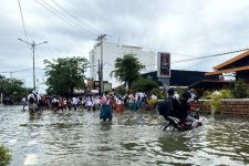 Banjir Kepung Kota Medan, Ratusan Rumah Warga Terendam  - JPNN.com Sumut