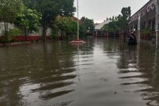 Bobby Nasution Harus Tahu, Sekolah Ini Terendam Banjir, Siswa Tak Bisa Belajar, Lihat Tuh - JPNN.com Sumut