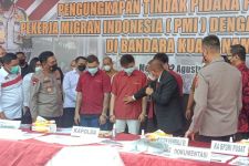 Lima Dalang Penyelundupan PMI Ilegal Hanya Tertunduk saat Ditatap Irjen Panca dan Edy Rahmayadi - JPNN.com Sumut