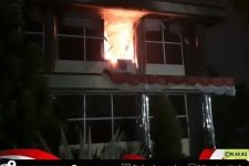 Malam-malam Gedung Ditreskrimsus Polda Sumut Tiba-tiba Terbakar - JPNN.com Sumut