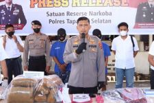 Dua Pria di Sumut Ini Ditangkap Bersama Paket 15 Kg Ganja, Kini Meringkuk Ditahan - JPNN.com Sumut