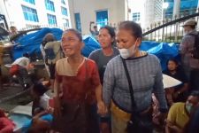 Aksi Menginap Petani di DPRD Sumut Dibubarkan Paksa, Mak-mak Menangis Histeris - JPNN.com Sumut