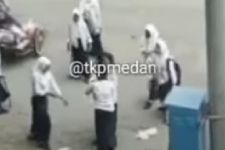 Dua Siswi SMP di Medan Terlibat Perkelahian dan Viral, Begini Penjelasan Pihak Sekolah - JPNN.com Sumut
