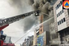 Toko Sepatu di Medan Hangus Terbakar, Satu Terluka dan Dua Pingsan - JPNN.com Sumut